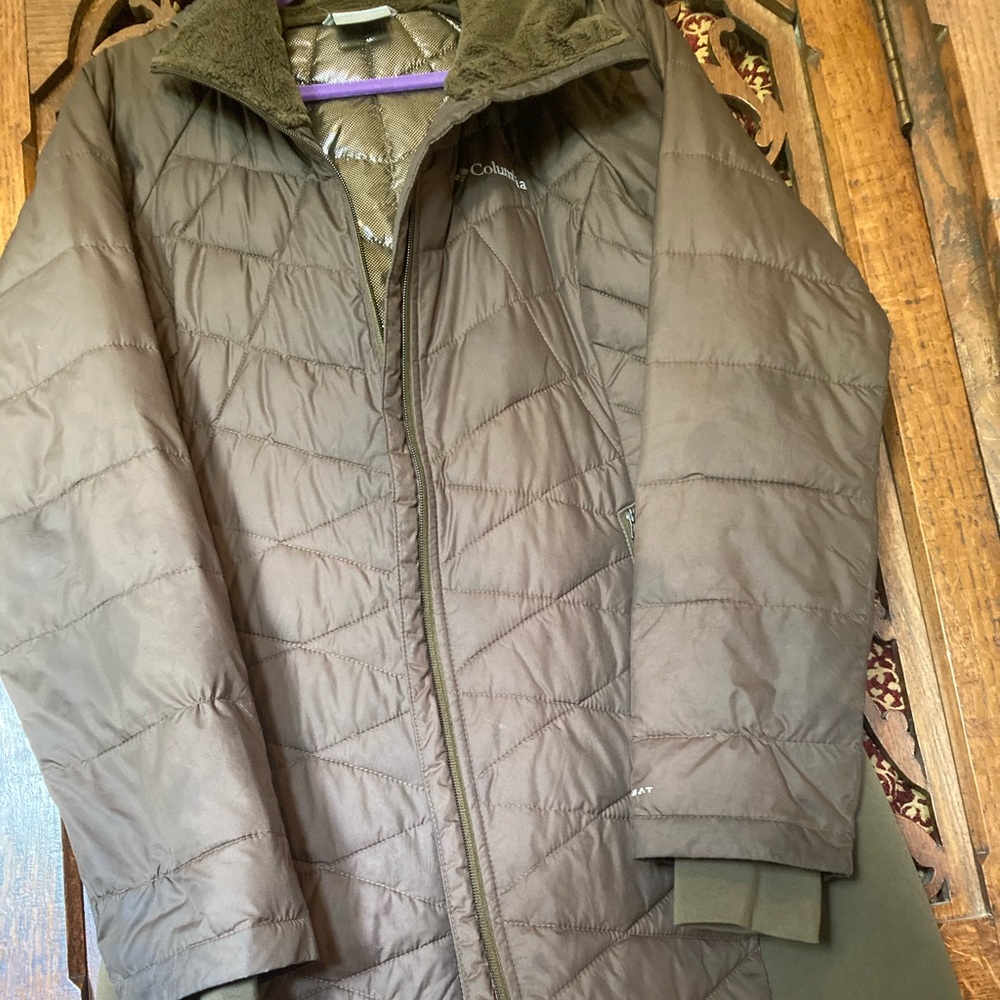 Columbia Puffer Jacket- olive green